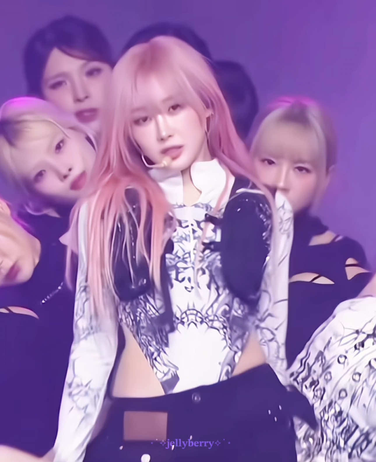 sugar on my MOMMY GISELLE 🥵❤️‍🔥 #aespa #GISELLE #UchinagaAeri #지젤 