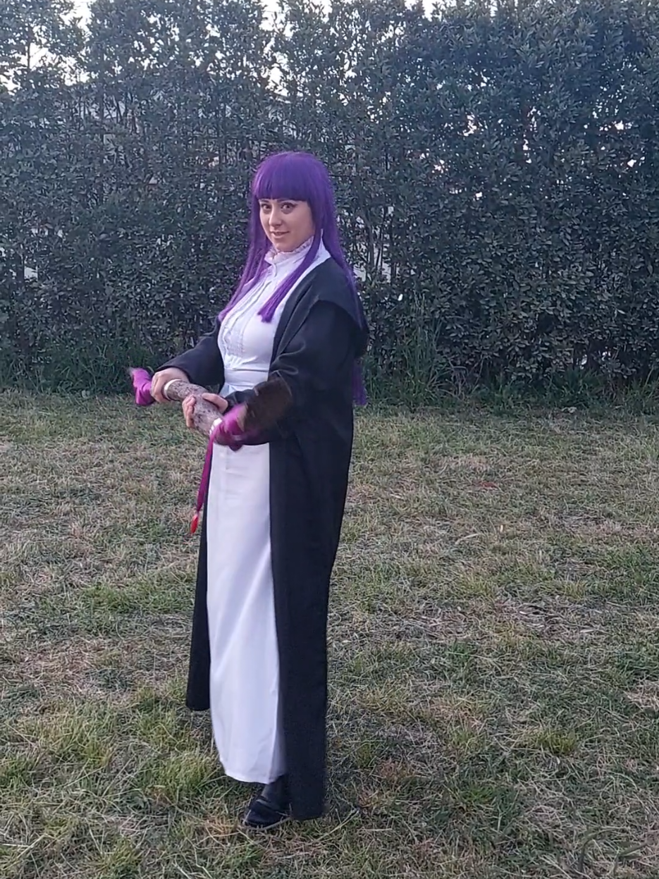 Confesso...adoro fare i cosplay dei personaggi che doppio! Questa volta non sono stata a Romics lo confesso 😅 ma ho voluto partecipare a mio modo sfruttando un video fatto lo scorso aprile!  #romics #cosplay #frierencosplay #fern 