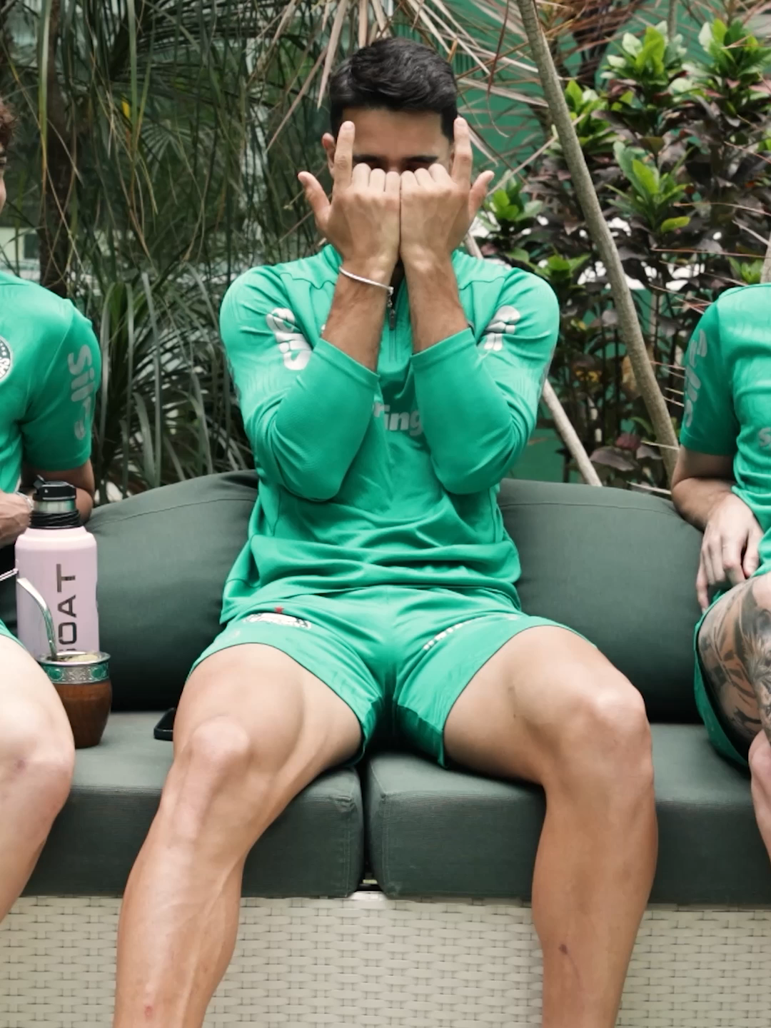 AVANTI, FLAQUITO! 🇦🇷 O argentino foi homenageado pela marca de 150 jogos completados recentemente com a camisa do Verdão! 💚 Veja como foi esse momento especial pelas lentes da TV Palmeiras Sportingbet! 📹 #Palmeiras #TikTokEsportes