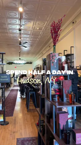 spent parts of the past 2 falls and winters in upstate New York so I explored a good bit:)  this place was def one of my favs was @PouredCandleBar 🫶🏾 #candlemaking #falldateideas #winterdateideas #newyork #upstateny 