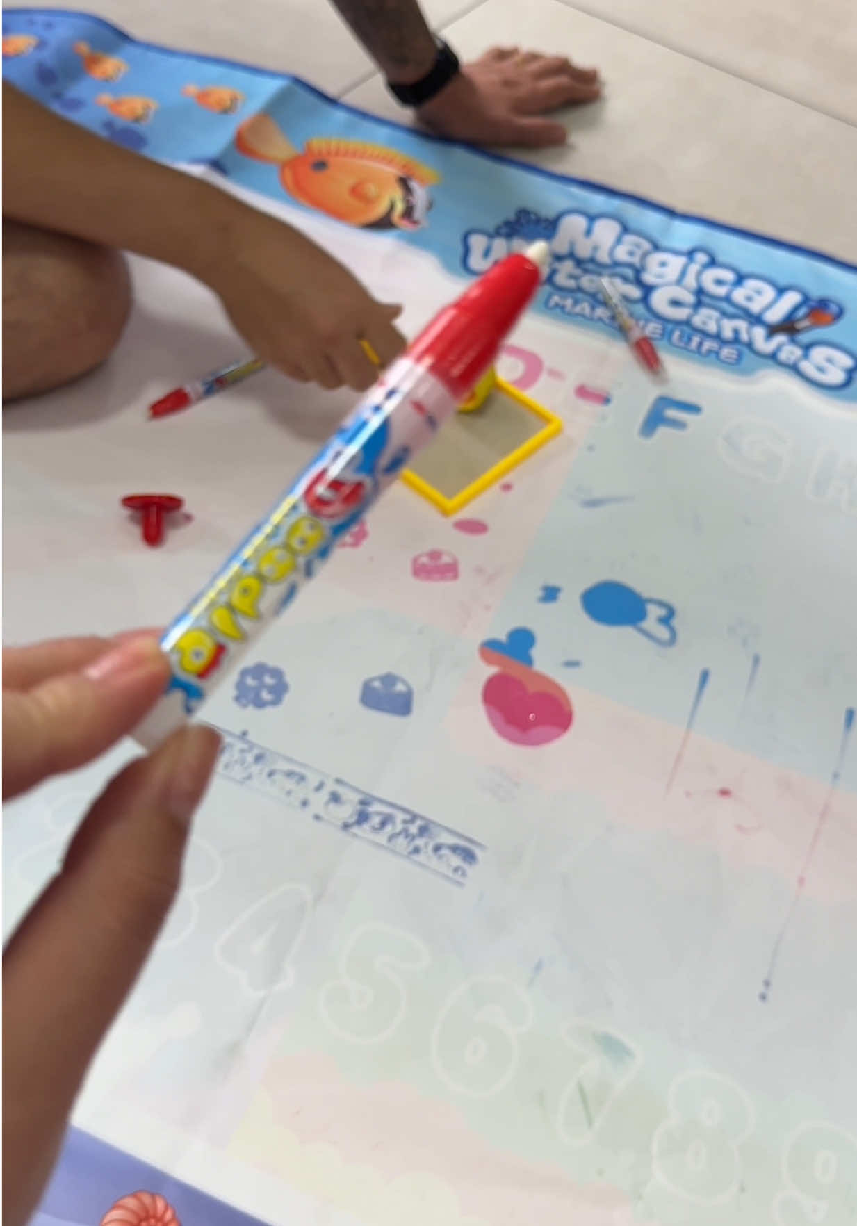 Tapete mágico a base de água brinquedo infantil #brinquedo #tapetemagico #lousamagica #colorir #diadascrianças 