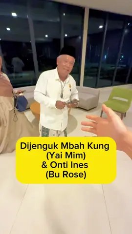 MashaAllah. Ditengah kesibukannya, malem - malem Mbah Kung (Yai Mim) & Mbak Ines @MIM & ROSE nyempetin mampir jenguk & doain cucunya di @rspondokindah Bintaro Jaya😭🙏🏻 Maturnuwuunn 💙🙏🏻
