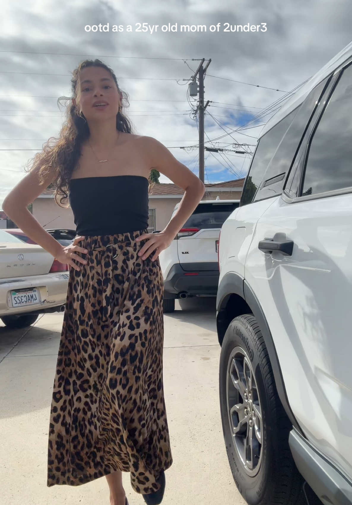 quick little pots as a 25yr old mom ☺️ #OOTD #mom #MomsofTikTok #outfitinspo 