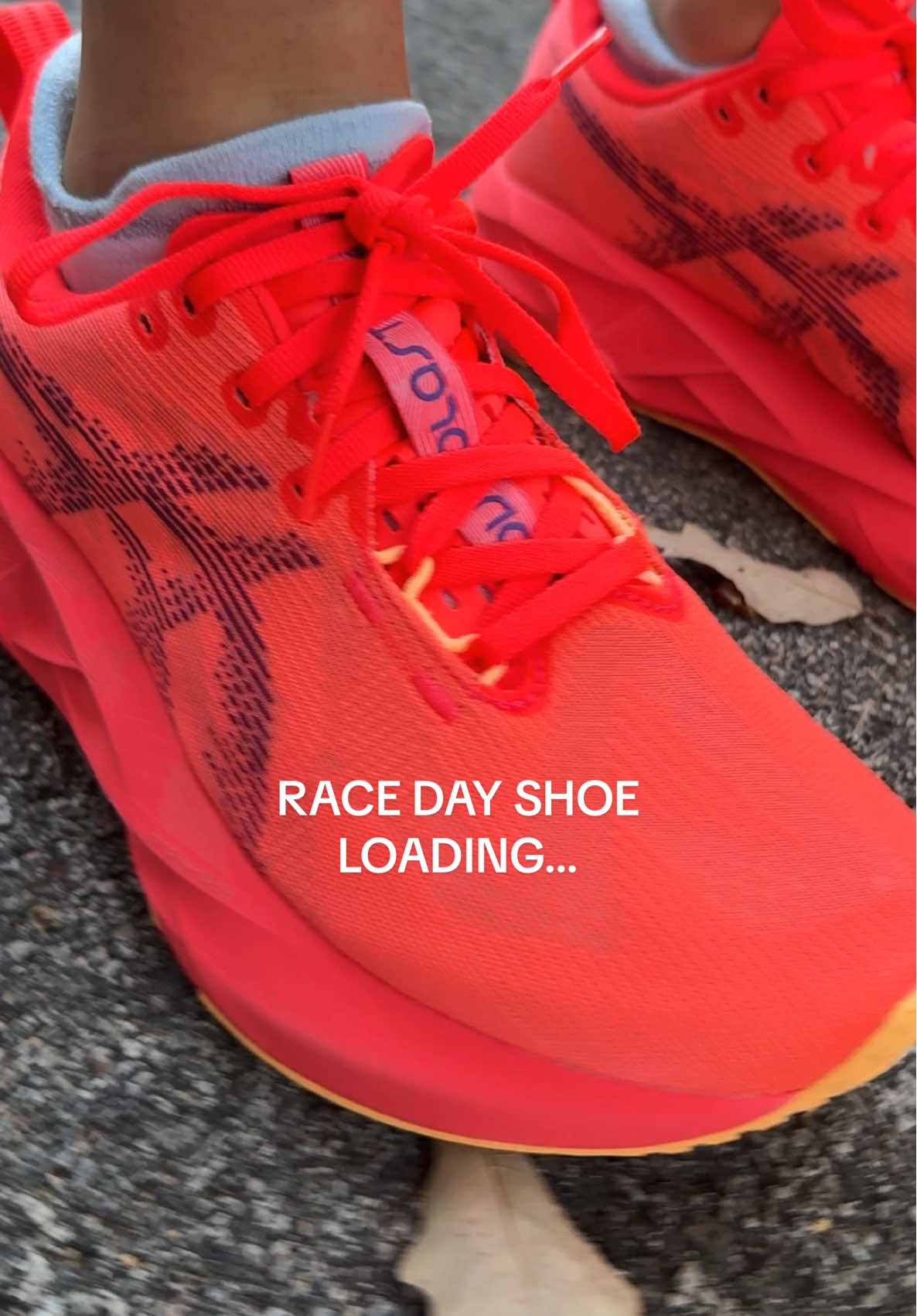 Who’s calling my phone? … My race day shoes!!! @ASICS  #asics #novablast5 #racedayshoes #racedayready #chicagomarathon 