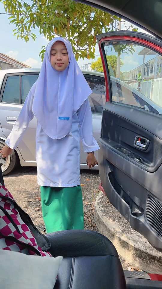 clear draft..video taun lps..die xtau ke zaman mama dlu pny extreme org jge bju tudung..dari pegi smpi balik xde kedut 🤣🤣