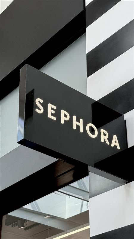 For the third year in a row, we are proud to be partnering with @sephora to #MakeARarelmpact in honor of World Mental Health Day (October 10)! Sephora is donating 100%* of Rare Beauty fine fragrance sales from October 10-12 to the Rare Impact Fund to increase access to youth mental health services and education around the world. Save the date and join us for 72 hours to shop Rare Eau de Parfum and Fragrance Layering Balms ONLY online and in-store. *Excludes Find Comfort products. Max. donation: $500,000 at Sephora and $100,000 at Kohl's *The Rare Impact fund is a fiscally sponsored project of the Hopewell fund, a 501©(3) public charity. Sephora will donate 100% of Rare Beauty fine fragrance sales (excluding Find Comfort products) up to $500,000. Kohl's will donate 100% of Rare Beauty fine fragrance sales (excluding Find Comfort products) up to $100,000. #RareBeauty #SelenaGomez #sephora @Selena Gomez 