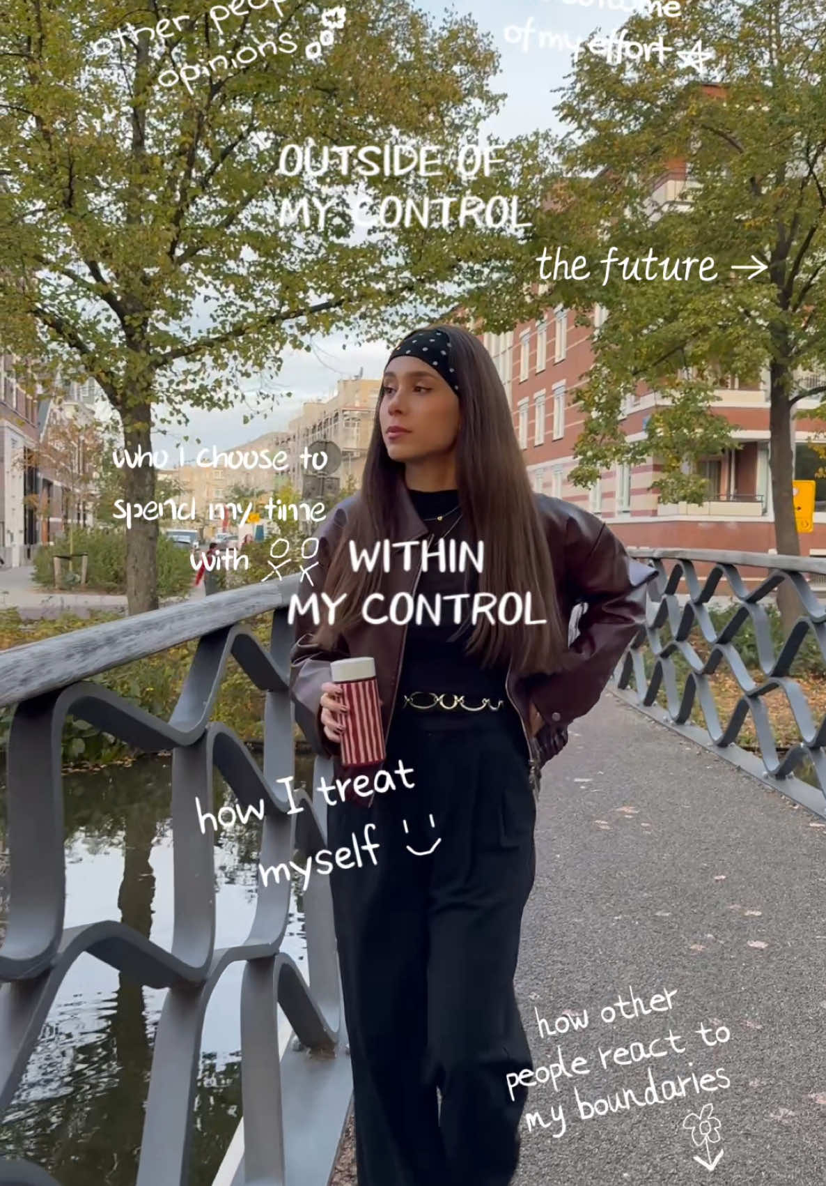 ✨ Dans la vie, il y a deux catégories de choses : 🌱 Celles sur lesquelles on a un vrai impact — nos choix, nos efforts, notre état d’esprit. 🍃 Et celles qui nous échappent complètement — le regard des autres, le passé, les imprévus. #corporatelife #vlogmylife #reallifevlog #corporategirlies #becomethatpersonyouwanttobe #mindset #thatgirl #confianceretrouvée #confianceensoi 