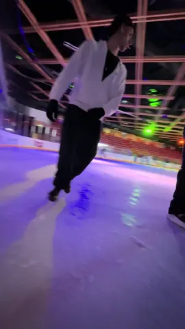 des gens a la patinoire ce weekend ? #fyp #pourtoi 