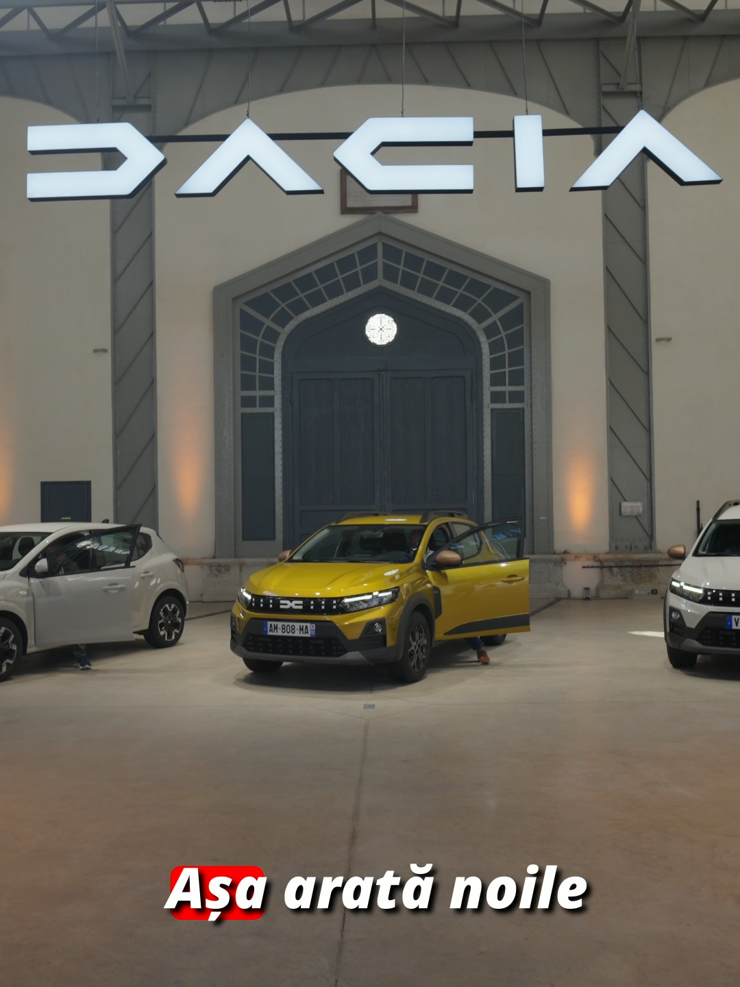 Așa Arată DACIA de acum Înainte! Noul design Dacia 2026 se va aplica modelelor Dacia Sandero 2026, Dacia Sandero Stepway și Dacia Jogger, dar identitatea frontală va fi aplicată și la Dacia Logan 2026, sedanul păstrându-și stopurile curente. Noile Dacia vin și cu 2 motorizări noi: Eco G 120 și Hybrid 155. Eco G 120 este un propulsor 1.2 turbo ce poate funcționa și pe GPL și poate fi echipat atât cu cutie manuală, cât și cu o cutie EDC cu 6 rapoarte, ceea ce înseamnă că avem primele modele Dacia cu padele în spatele volanului. Propulsorul Hybrid 155 va putea fi ales de posesorii de Dacia Sandero Stepway și Dacia Jogger, dar nu și de cei care aleg un Stepway normal sau un Logan. Această motorizare nu este nimic altceva decât ceea ce am văzut pe Bigster acum ceva timp, un sistem hibrid ce are la bază un motor 1.8 benzină și o cutie multimodală ce trimite puterea la puntea față. Și Dacia Spring 2026 primește ceva îmbunătățiri, vei putea alege acum dintre un motor de 70 de cai putere și unul de 100 cai putere, bateria utilizată este acum de tip LFP iar manevrabilitatea a fost îmbunătățită adăugându-se o bară antiruliu la puntea față. Singura veste proastă din cadrul acestui eveniment este că Dacia Duster 4x4 cu cutie mauală dispare din gamă și va fi înlocuit de Dacia Duster 4x4 automat, un model mai scump, evident. #dacia