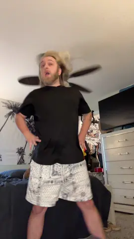 Act 29 squackin to yall soon!! #textheentertainer #thorsrachetcousin #hairflip #beyonce 