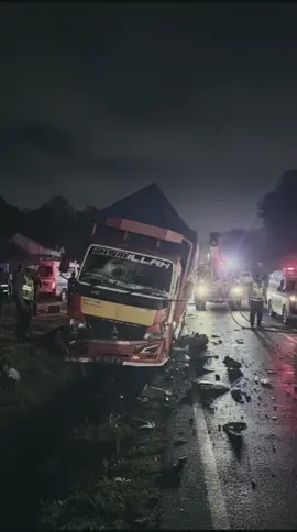 ndang bangkit neh lee😢 #drivermudapunyacerita #supirtrukindonesia🇮🇩 #gabutberkedoksupir #magetan24jam #trukcabe 