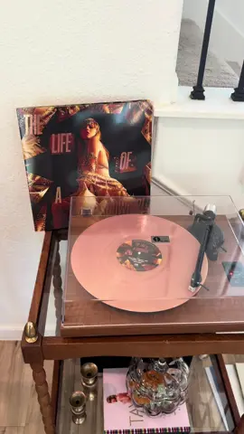 The life of a showgirl is here! #tswift 
