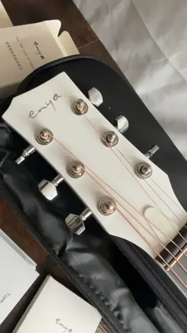 Is your guitar a Bluetooth speaker? Well, mine is! #carbonfiberguitar #enyatravelguitar #enyanovago #enyamusic #guitar 