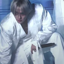 i’m obsessed with him 😭 #hotskz #leeknow #straykids #leeknowedit 