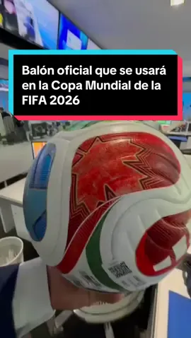 “Trionda” es el nombre del balón Adidas que se usará en la Copa Mundial de la #FIFA 2026. Tiene los colores de los tres países sedes: Estados Unidos, México y Canadá, con los colores distintivos blanco, rojo, verde y azul. #trionda #telemundo52 #FIFA #CopaMundial 