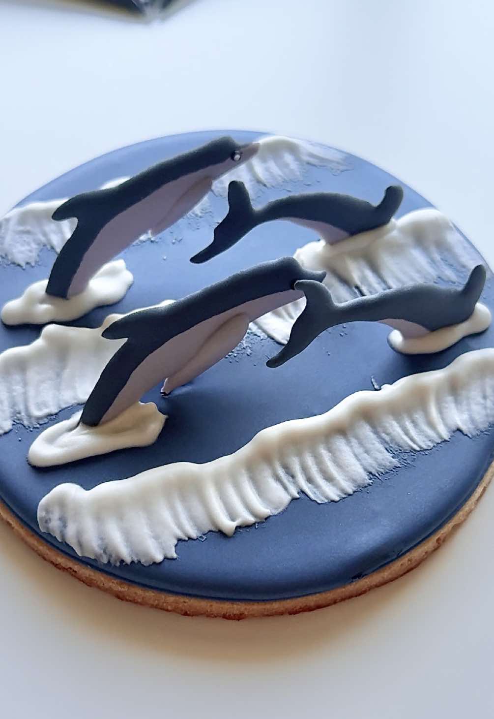 Replying to @icycreamlemonade Another 3D cookie for your pleasure🐬 everything linked in my bio #dolphincookie #cookiedecorating #oddlysatisfying #asmr 