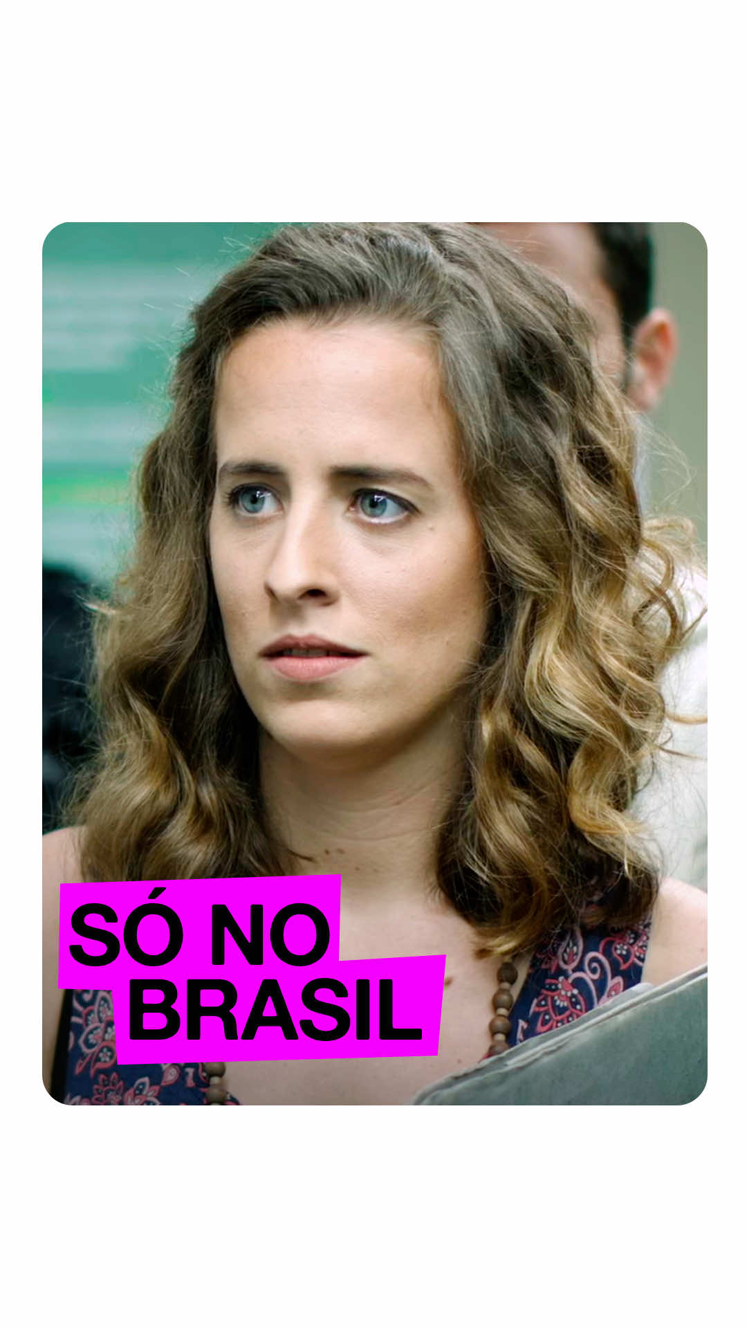 É aquela máxima: brasileiro ama uma fila, mesmo não precisando estar nela.  #portadosfundos #humor #brasil 