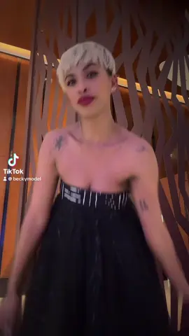 “Elegance is the only beauty that never fades.” #diva #fashion #fashionmodel #sassy #classy 