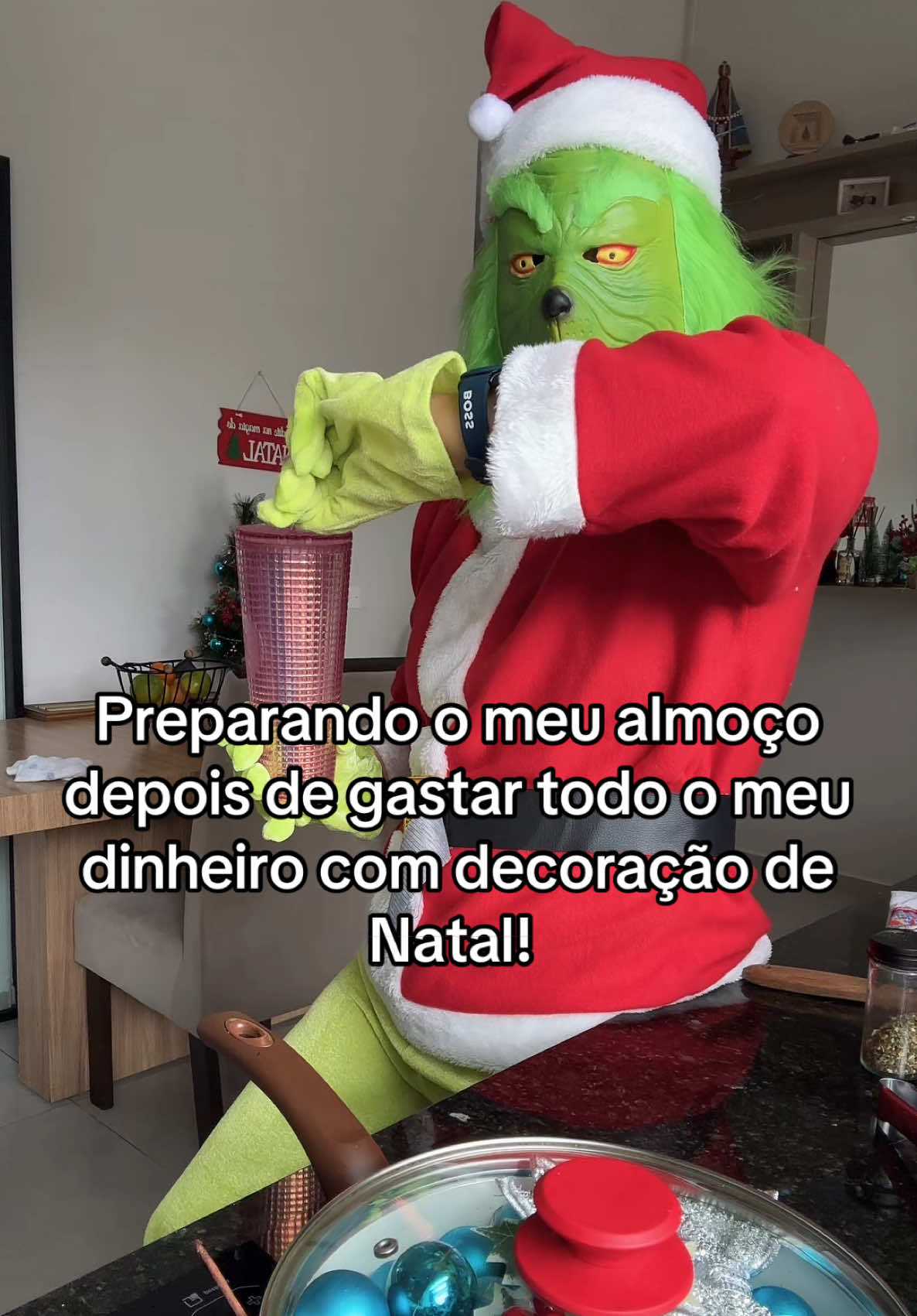 Prioridades! 🎄 #decoracaodenatal #humor #christmas #natal #grinchchristmas 