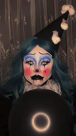 🎭☹️🎪🎠💔 #sadclown #vintage #sadness #clown #halloweenmakeup 