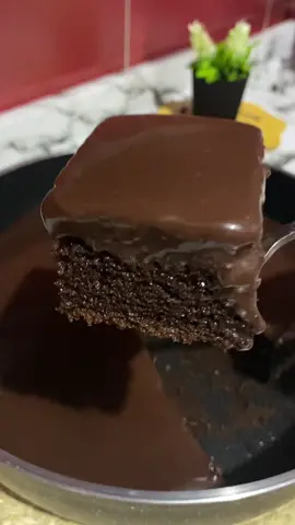 الجاتوه شاتوه السريع فى الخلاط 😋🥰 توووحفه  كوب لبن - كوب زيت - كوب سكر - ٤ معالق كبيره كاكاو نضربهم ونكمل ب ٢ بيضه - فانيلا - كوب دقيق - معلقه كبيره بيكنج بودر - رشه ملح  ملحوظه / كميه الكاكاو حسب نوعه فاتح او غامق 