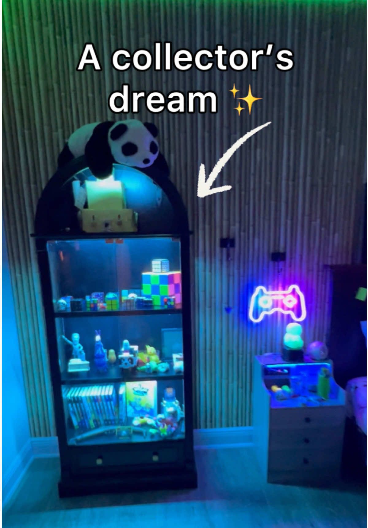 honestly, this is one of the nicest pieces I’ve gotten from TikTokShop thus far! 💯🐼🎋 . . #tiktokshopcreatorfinds #tiktokshopdealsforyoudays #displaycabinet #collectorscase #topquality 