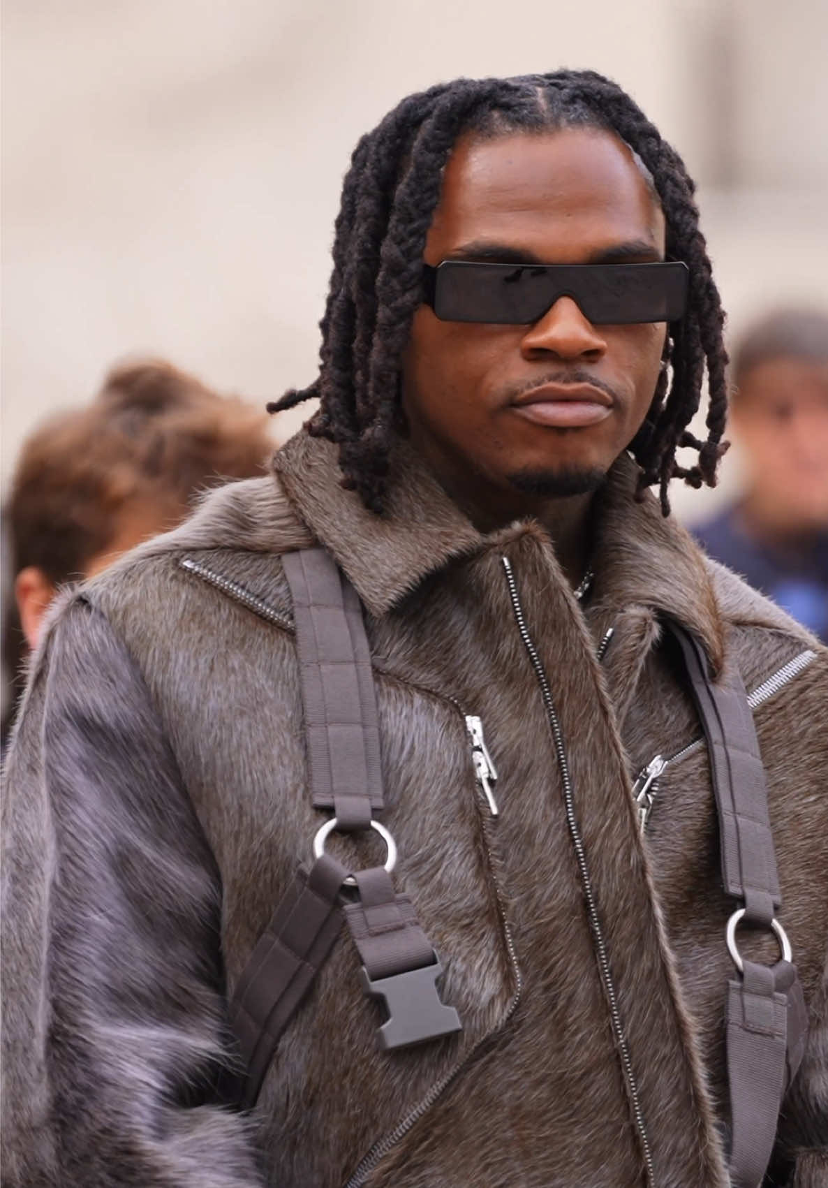 Do they know about Gunna? I think they do 🙏 Gunna arrives at the Rick Owens show for Paris Fashion Week.  #gunna #wgft #gunnawunna #rapper #parisfashionweek 