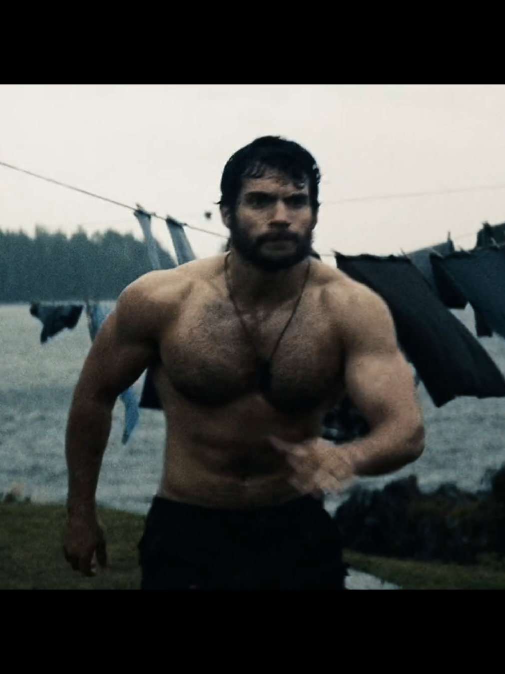 this is how he respects his coworkers or is he just jealous he couldn't reach that physique? #henrycavill #henrycavilledit 