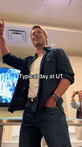If anyone asks I’m the girl Glen sat on #glenpowell #utaustin 