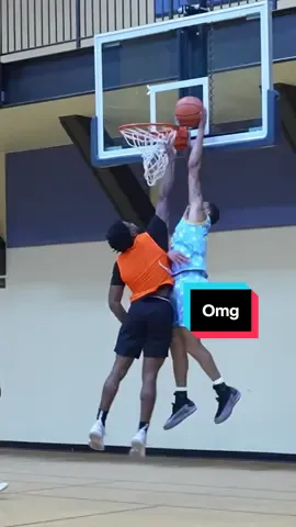 Once he starts going to the rim…good luck 🤷🏻‍♂️ Jordan was COOKING in our last game, can he keep it rolling in the playoff marathon next week? 👀 #basketball #2k #NBA #dunk 