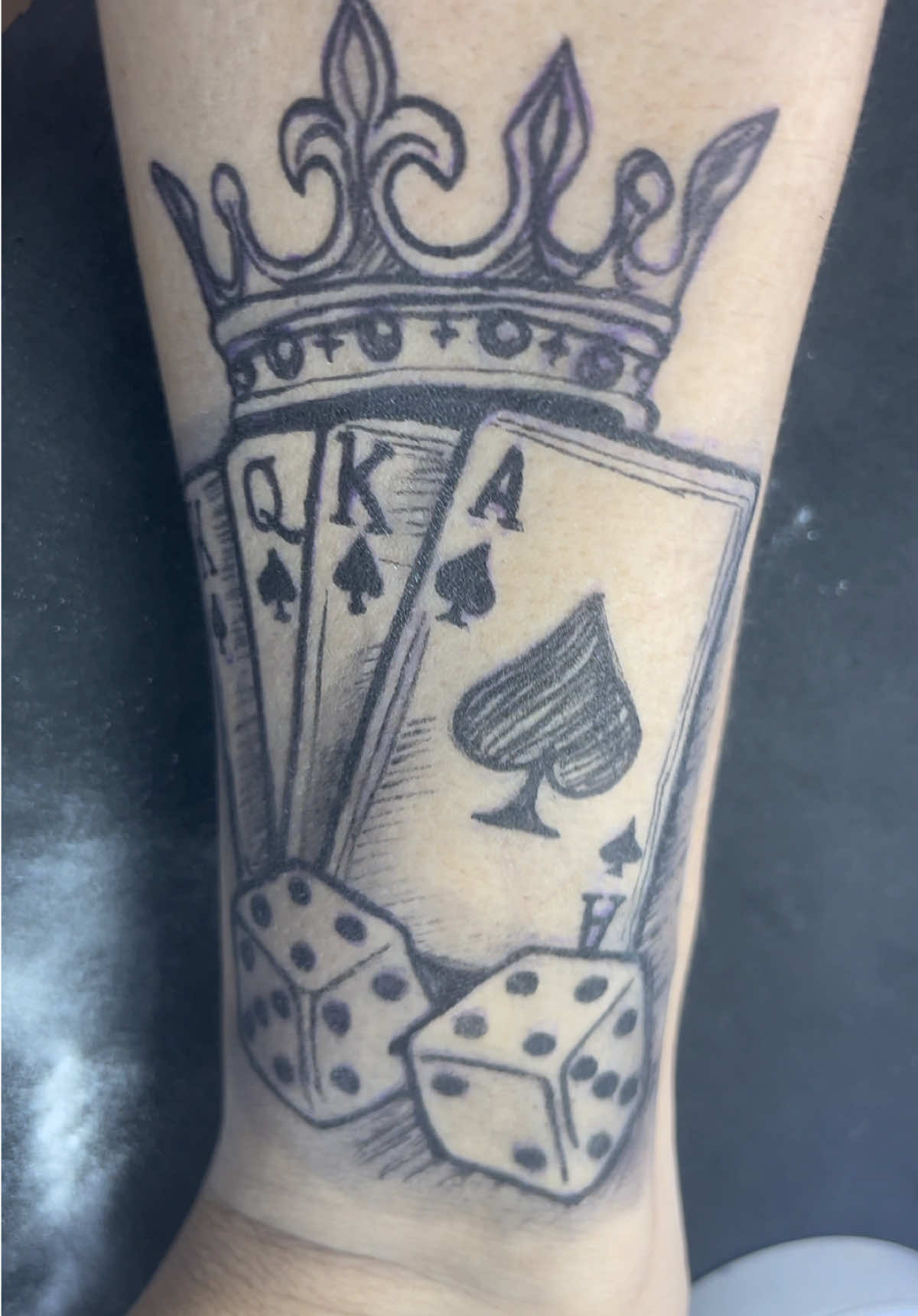 Parte 2. Tatuando com caneta de escola,cartas e dados #tattoo #arte #viral #game #tattoos 