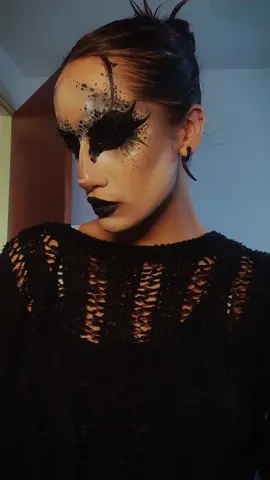 👽SEQUIN BUG 👽 Mesh eye makeup look inspired by the amazing @Mei Pang <33 sorry about the quality I have an android 💔 #foryou #makeuplook #mua #makeupartist #sequins 