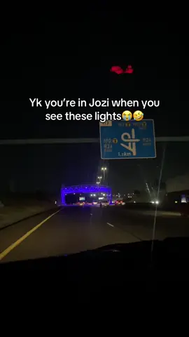 I love these lights so much😭🤣#trendingvideo #fyppppppppppppppppppppppp #greenscreen #johannesburg #jhbtiktokers 