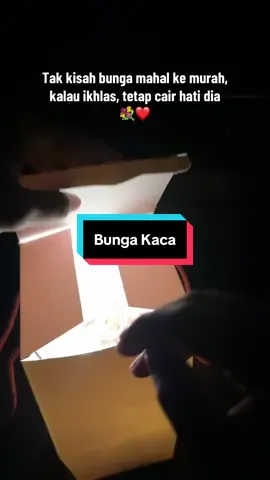 Sekecil mana pun bunga dari awak tetap akan jadi istimewa ✨🌹 #bunga #flowers #bungakaca #giftideas #birthdaygift 