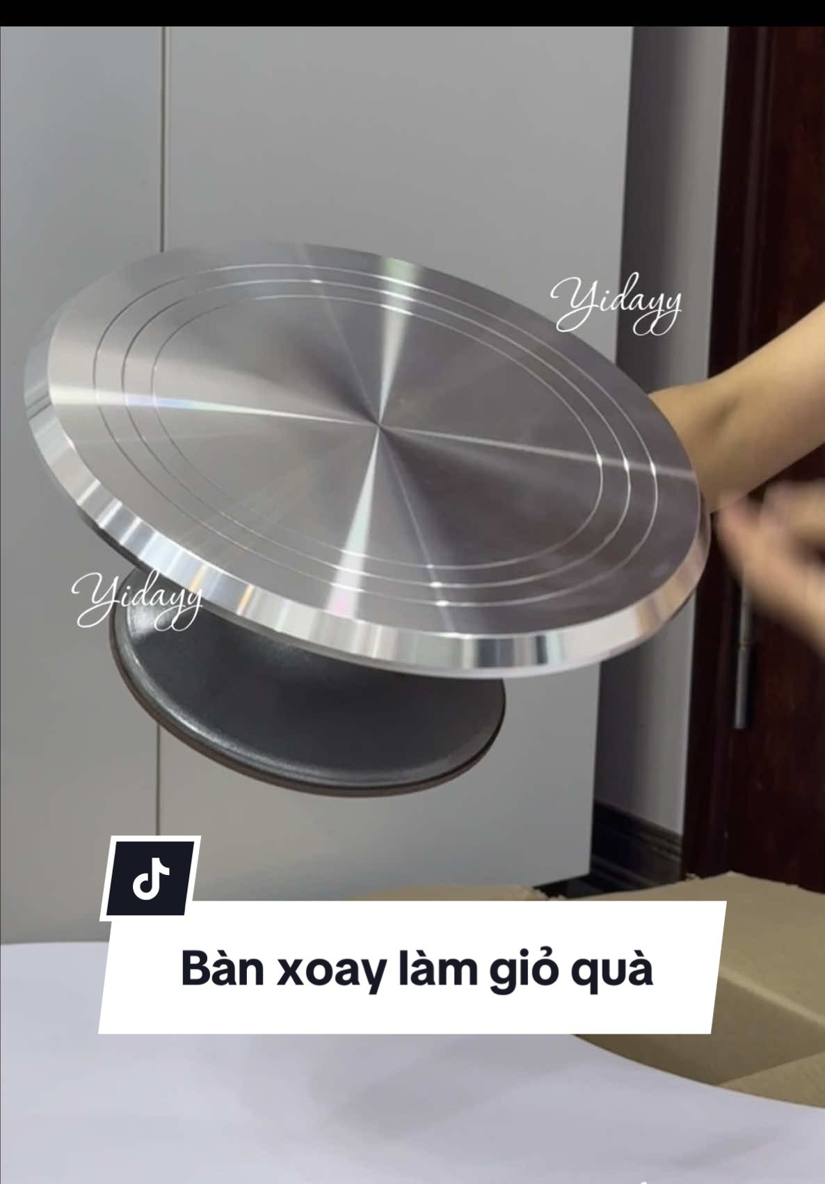 Nhà e về bàn xoay làm bánh kem, giỏ quà cho cả nhà đây ạ #phukienyidayyy #giohoaqua #banxoaycaycanh #banxoaybanhkem #giohoaquanhapkhau 