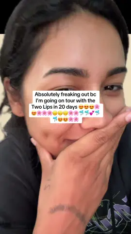 #greenscreen like on my god @The Two Lips u better be coming !!!!!!! Do u have ur tickets yet ?? 