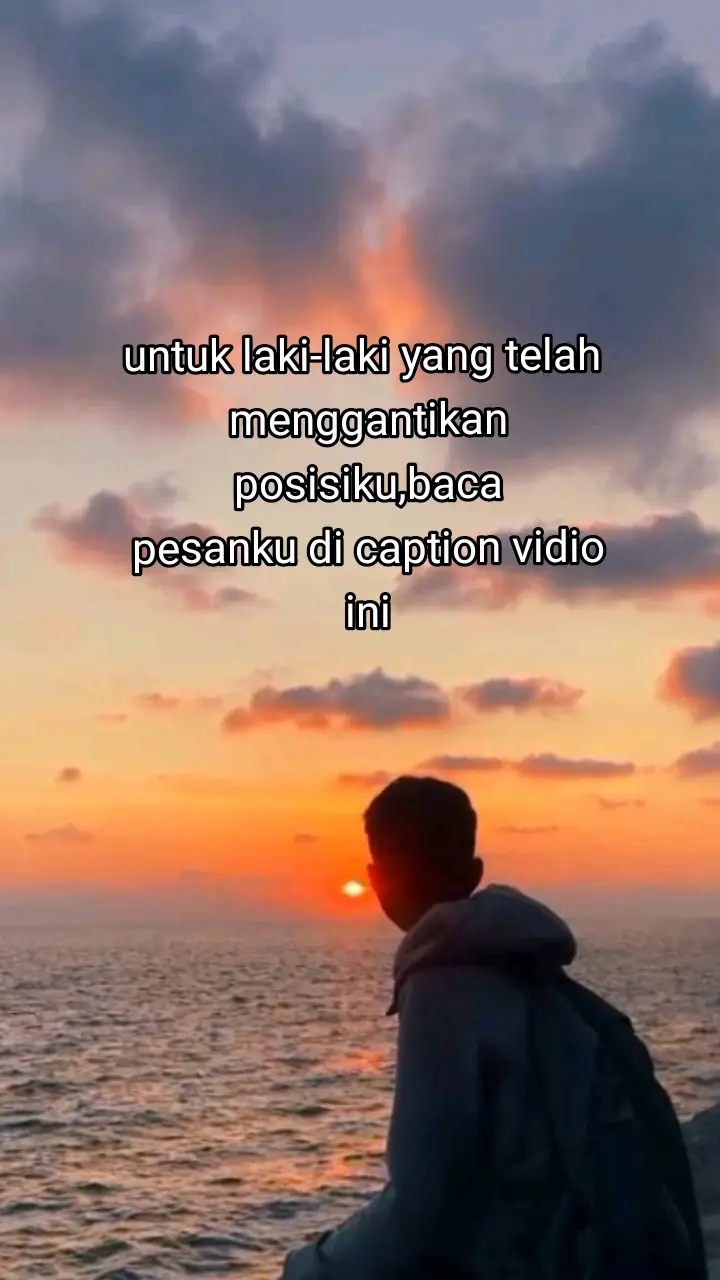 Bang, kita berdua sama2 laki-laki yg mencintai orang yang sama kan? Kemarilah sini duduk disampingku, aku ingin bercerita sedikit bang, aku tidak mengenalmu jauh sekali tidak mengenal siapa kamu, kita tidak pernah saling bertatap muka, tapi aku tau kamu mengenal perempuan ku. Bang apa kamuu tau? Jauh sebelum kamu hadir dihubungan kami, dia adalah perempuan yg amat akuU cintai, dia adalah sosok perempuan yang selalu aku banggakan, dia adalah sosok perempuan yg aku sayangi bahkan lebih dari aku menyayangi diriku sendiri bang, tapi setelah kamu hadir dihidup nya dia jadi berubah bahkan aku saja tidak mengenali siapa dia sekarang, sifat dan sikapnya sangat berubah bang, entah apa yg kamu lakukan sampe membuat dia berubah.bang, tolong bersikaplah lembut disaat pikirannya sedang kacau, dia hanya perempuan yg dipaksa kuat oleh keadaan, beban dipundaknya sangatlah berat, jangan pernah mendesaknya hanya untuk sebuah kabar jika dia tidak membalas pesanmu, atau tidak mengabarimu, jangan pernah melakukan apa yg tidak dia suka, jangan pernah melarangnya biarkan dia melakukan apa yg dia mau, kamu hanya perlu memastikan bahwa kehadiranmu tidak menambah beban untuknya, dia memilihmu disaat aku benar benar masih menjadikannya rumah dan semestaku. Tolong jaga dia ya mas, jadilah bahu yg kuat untuknya, karena beban dihidupnya sangatlah berat, ingat bahwa dia sangatlah tidak suka dicurigai, jika sudah menuduhnya dan tidak ada bukti dia sangat marah, kamu harus percaya sama dia, aku harap kamu tidak mempunyai rasa cemburuan yg berlebih sepertiku, sebab mendampinginya sangat amatlah berat dengan mood dan perubahan sikapnya yg tarik ulur, dia sangat membutuhkan laki-laki yg memahaminya, laki-laki yg sabarnya melebihiku, laki-laki yg baikNiat aku mencintainya tulus bang, tapi aku kalah denganmu hhe, sebenarnya aku tidak rela, aku luka, aku hancur, jiwaku hancur bang sehancur hancurnya,  aku tidak menyangka ternyata aku termasuk dari bagian orangorang yg tidak bisa hidup bersama orang yg dicintai:) sampai sini paham bang? ini pesan dariku untukmu bang pasti kamu paham apa yg aku rasakan jadi tolong jaga dia baik baik yh bang:) #fypage #fypシ゚ #galau 
