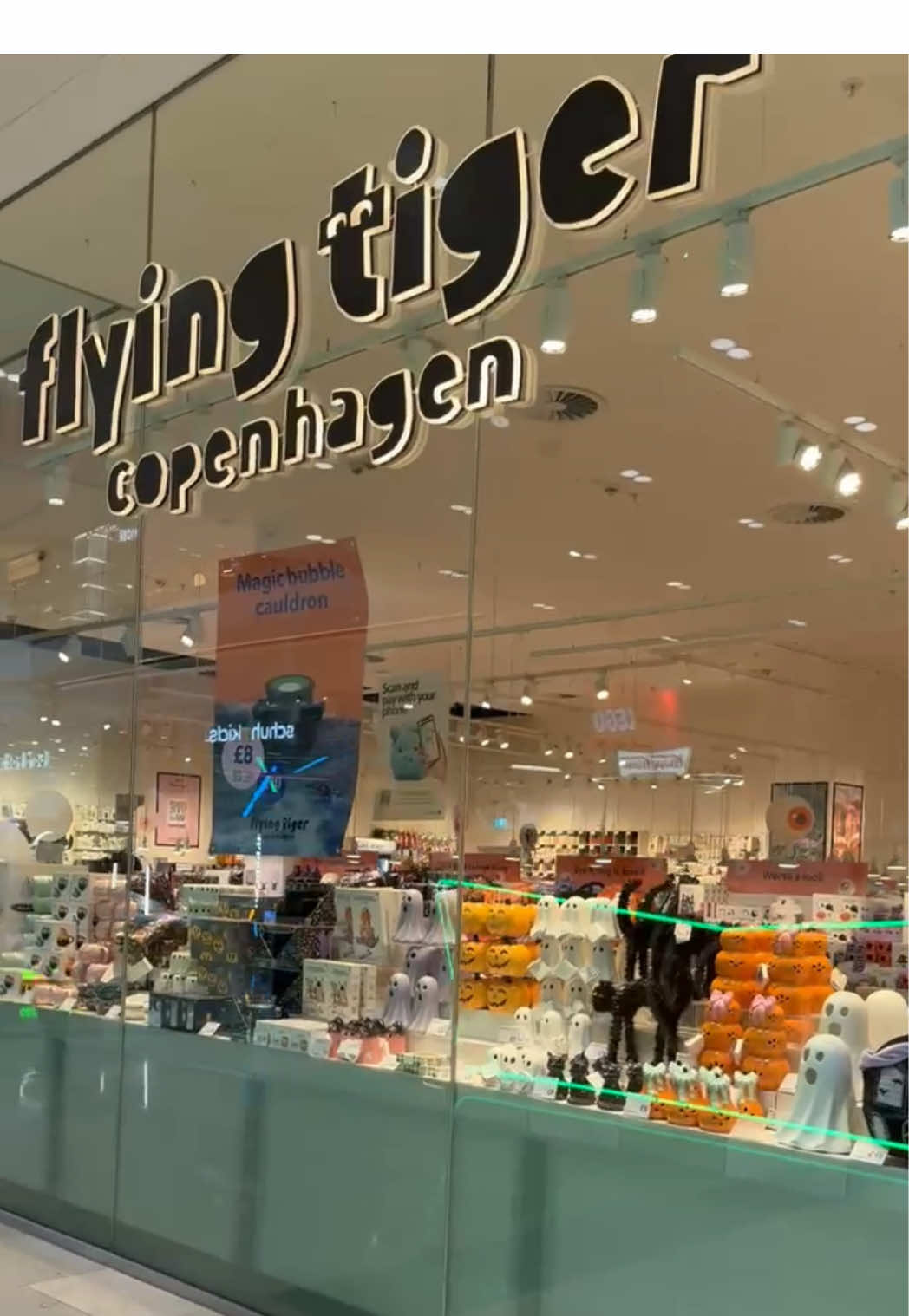 your sign to go to @Flying Tiger UK @Flying Tiger Copenhagen for that halloween fix 🎃👻 #flyingtiger #halloween #flyingtigerfinds #halloweenfinds #autumn 