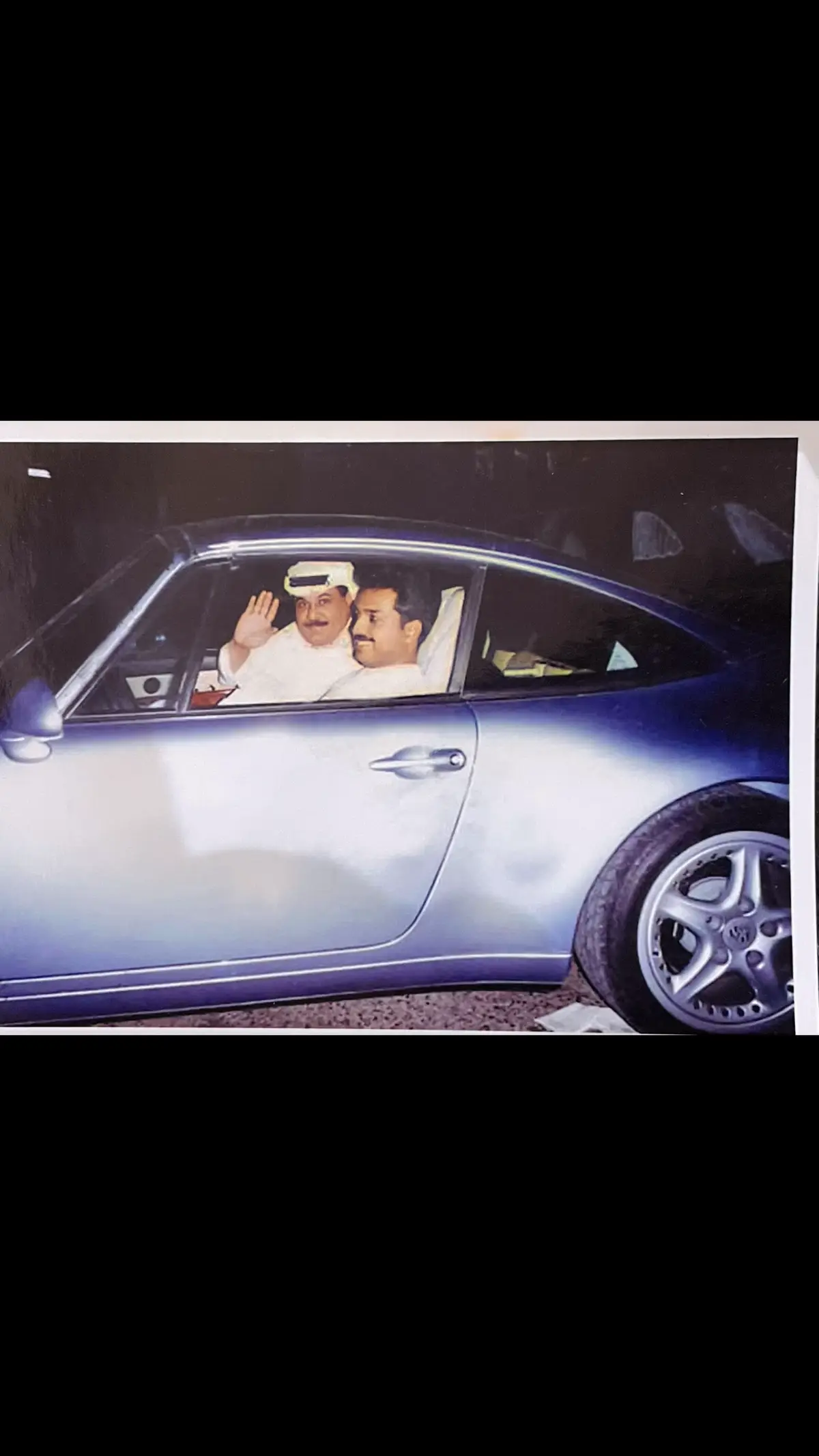 الفنان الكبير #راشد_الماجد و منجم الألحان الراحل الكبير صالح الشهري رحمه الله بسيارة راشد البورش في دولة #الكويت أمام فندق ماريوت عام 1995م . علاقة راشد و صالح علاقه استثنائية على المستوى الشخصي و الفني و لا يمكن تكرارها❤️❤️  #السعودية #اكسبلور  #تيك_توك 