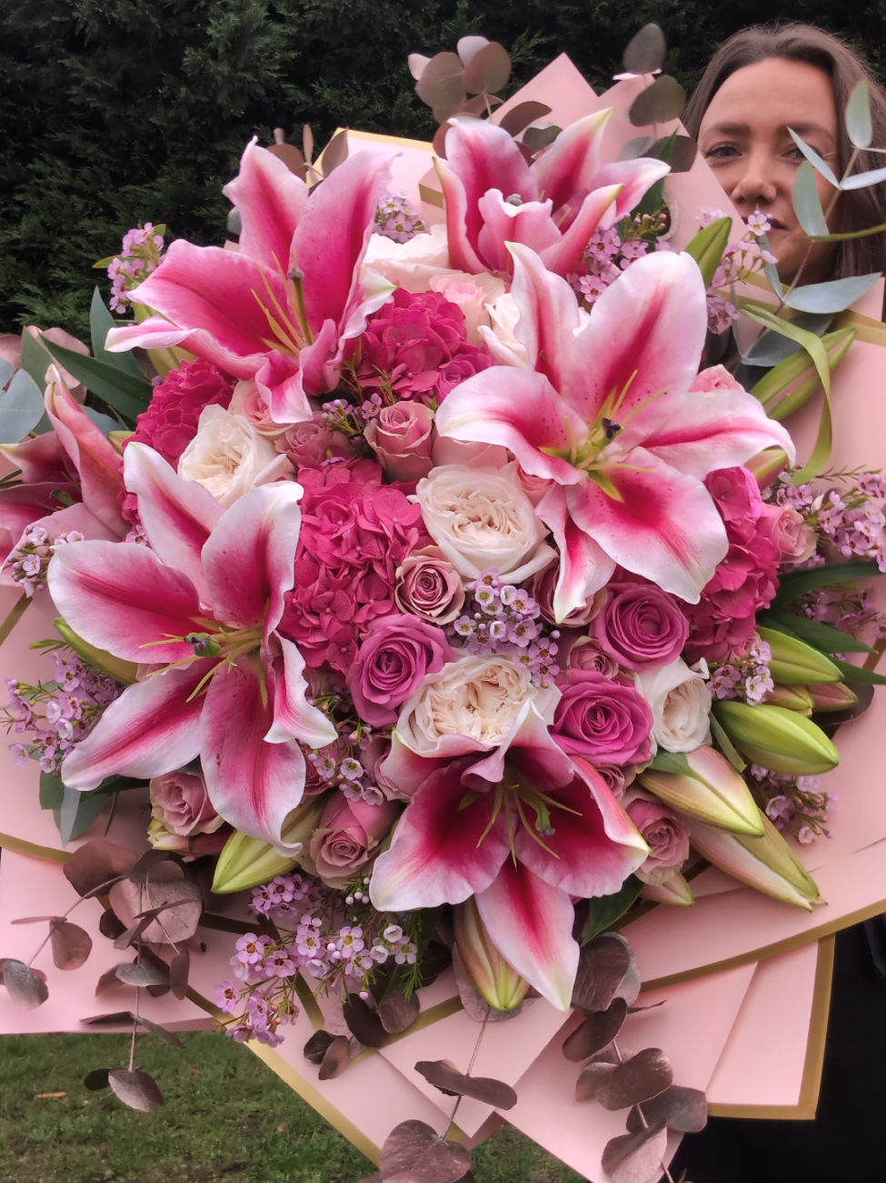 Today's bouquet 😍  #lilies #pinkroses #freshflowers #pinklily #bouquet 