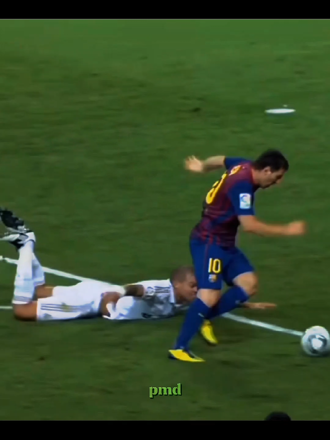 Messi vs Pepe😂🐐. #footballtiktok #messi #pepe #barcelona #realmadrid 