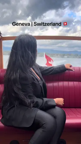 The wind and rain combo almost took me out 😂😂😭 #geneva #switzerland #fyp 
