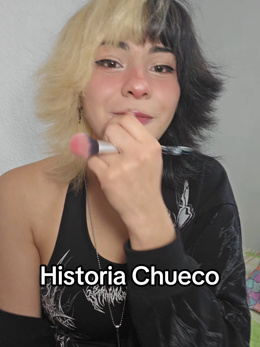 ¿Alguien más ha amanecido chueco? xD  #historia #makeup #chueco #gracioso 