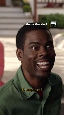 Ele ganhou o maior passe livre da história com esse vacilo! 😂 Vem ver como Chris Rock e Adam Sandler aproveitam essa vitória em “Gente Grande 2”, na próxima #QuartaDeCinema, dia 8 de outubro, às 20h20. 🎥 #GenteGrande2 #AdamSandler #ChrisRock #FilmesDeComédia #SonyChannel