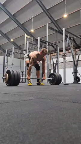 Casual Friday sesh... Keep pushing mensen! Jong of oud, zoek altijd naar JOUW peak performance, op alle vlakken. Je bent het verplicht naar de kans die jij hebt gekregen hier op aarde! #mindset #maximaal #effort #kracht #Nederland 