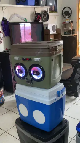 Caixa térmica com som e leds #caixatermicacomsom #fyp #jbl #caixadesom #brasil 