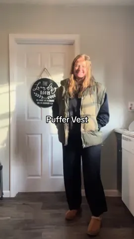 I can’t wait to wear this all winter long 😍  #puffervest #puffervestoutfits #vest #fallfashion #winterfashion 
