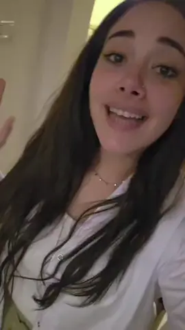 لازم طبعا في وسط زحمة وضغط حجوزات اليوم  لو اي كلاينت كنسل الحجز الدكتور تستغل الوقت دا احسن استغلال 😂♥️  شوفي الريل للآخر عشان تعرفي ليه جهاز الليزر عندنا مختلف ؟؟ وحتي الدكتور كمان بتستخدمه لنفسها ♥️😍