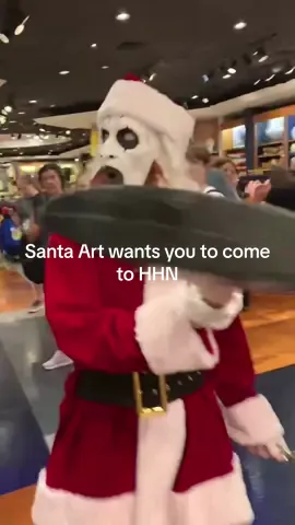 Santa Art loves to deliver smiles at HHN 34! Have you seen him yet?  #arttheclown #hhn #hhn34 #hhnforever #halloweenhorrornights   