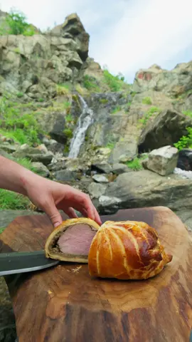 Who’s Trying this Beef Welly?! 😍🔥 #steak #beef #beefwellington 
